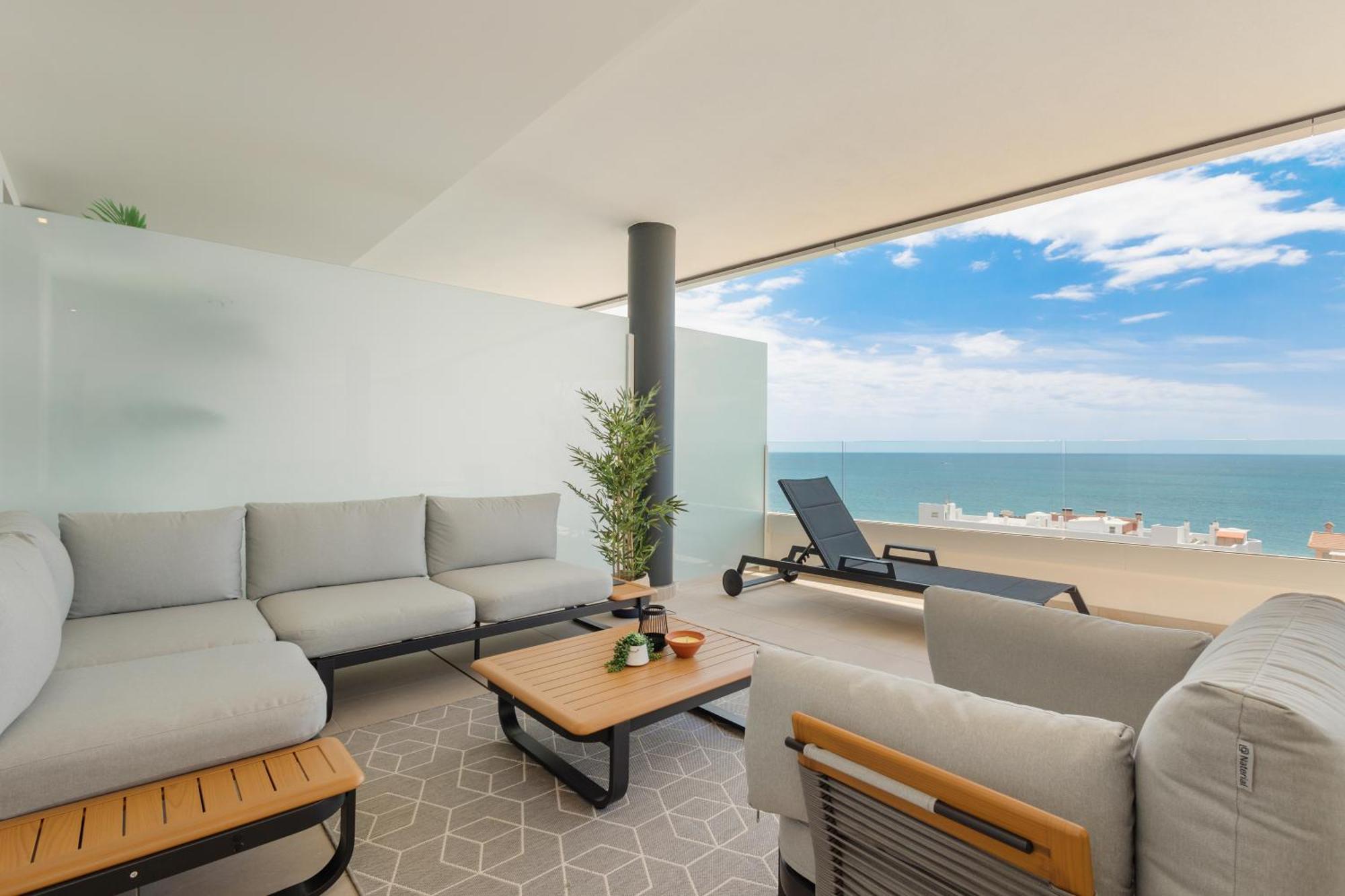 Modern Apartment, With Large Terrace And Panoramic Sea Views, In Fuengirola *